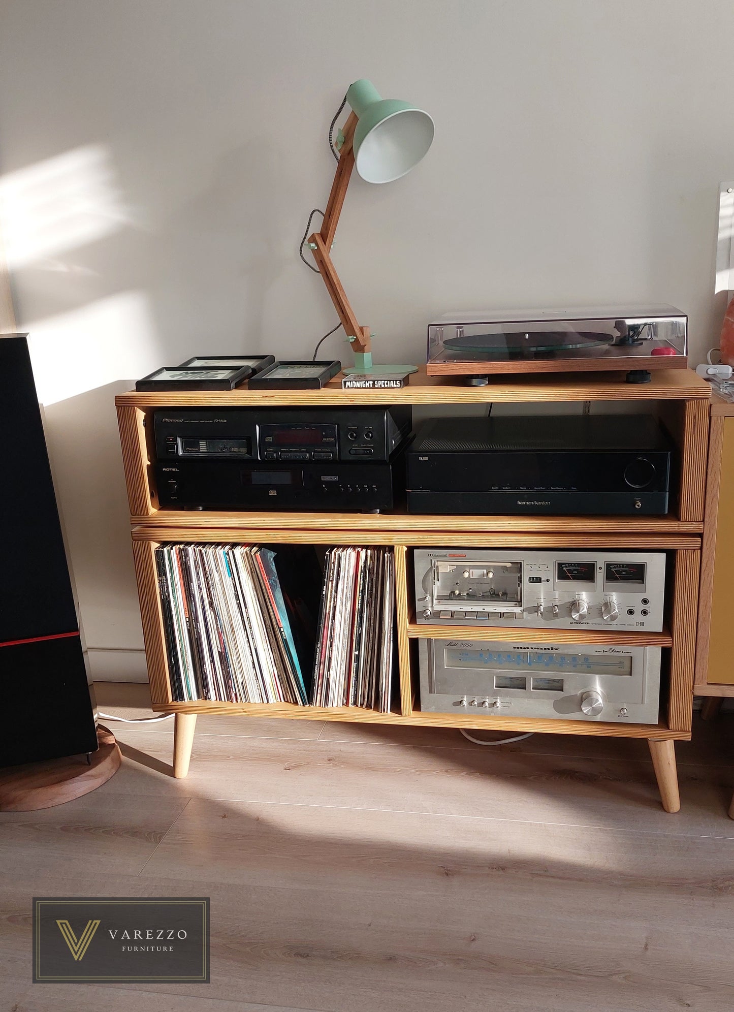 Record Player Table with a hi-fi shelf | Vinyl Record Storage | Turntable Stand | Varezzo Asti V37B